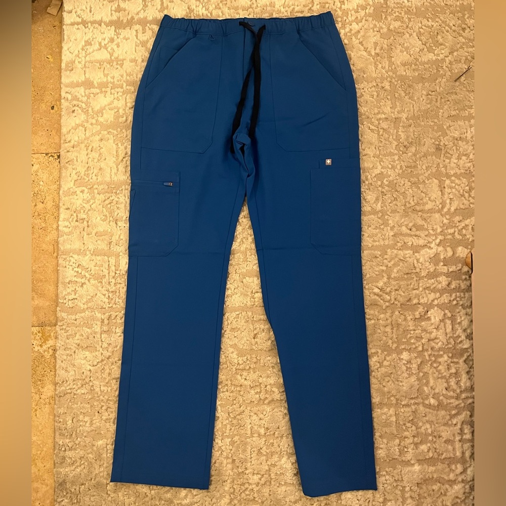 FIGS SCRUBWEAR women’s medium royal blue